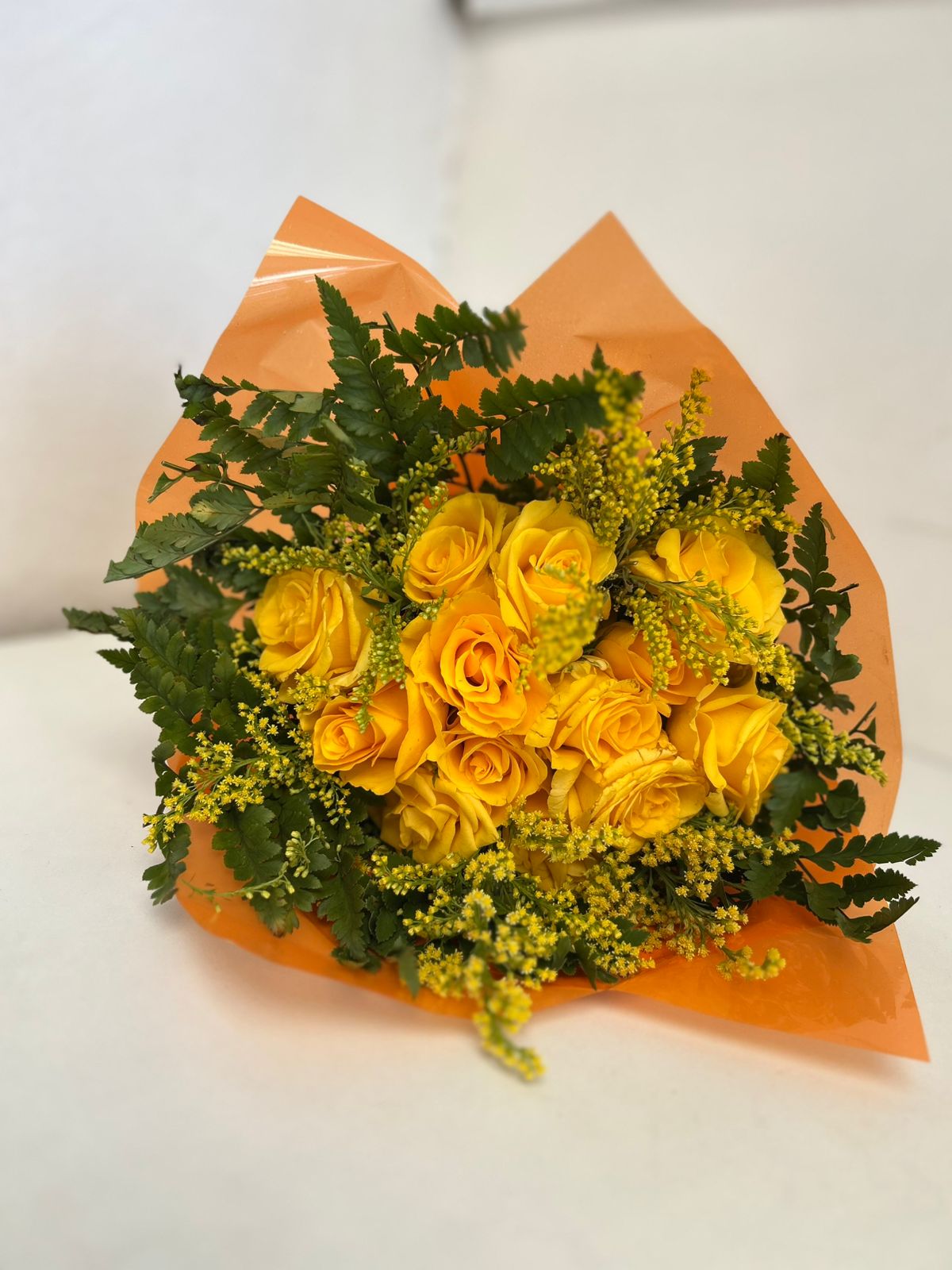 Comprar Buquê 12 de Rosas Amarelas na Itaqua Flores